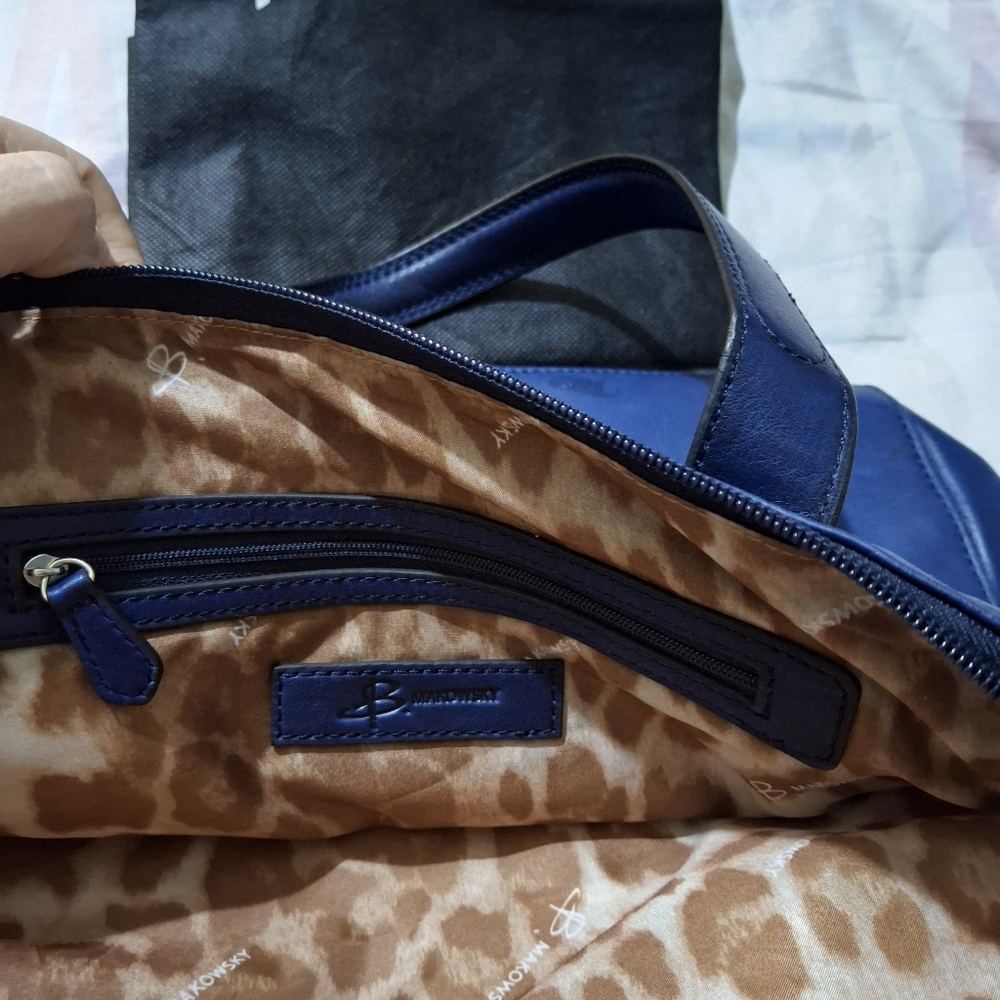 B. Makowsky Leather Blue Tote Bag 2 Zippers; Double Compartments. Incl. Dust Bag - Picture 3 of 5